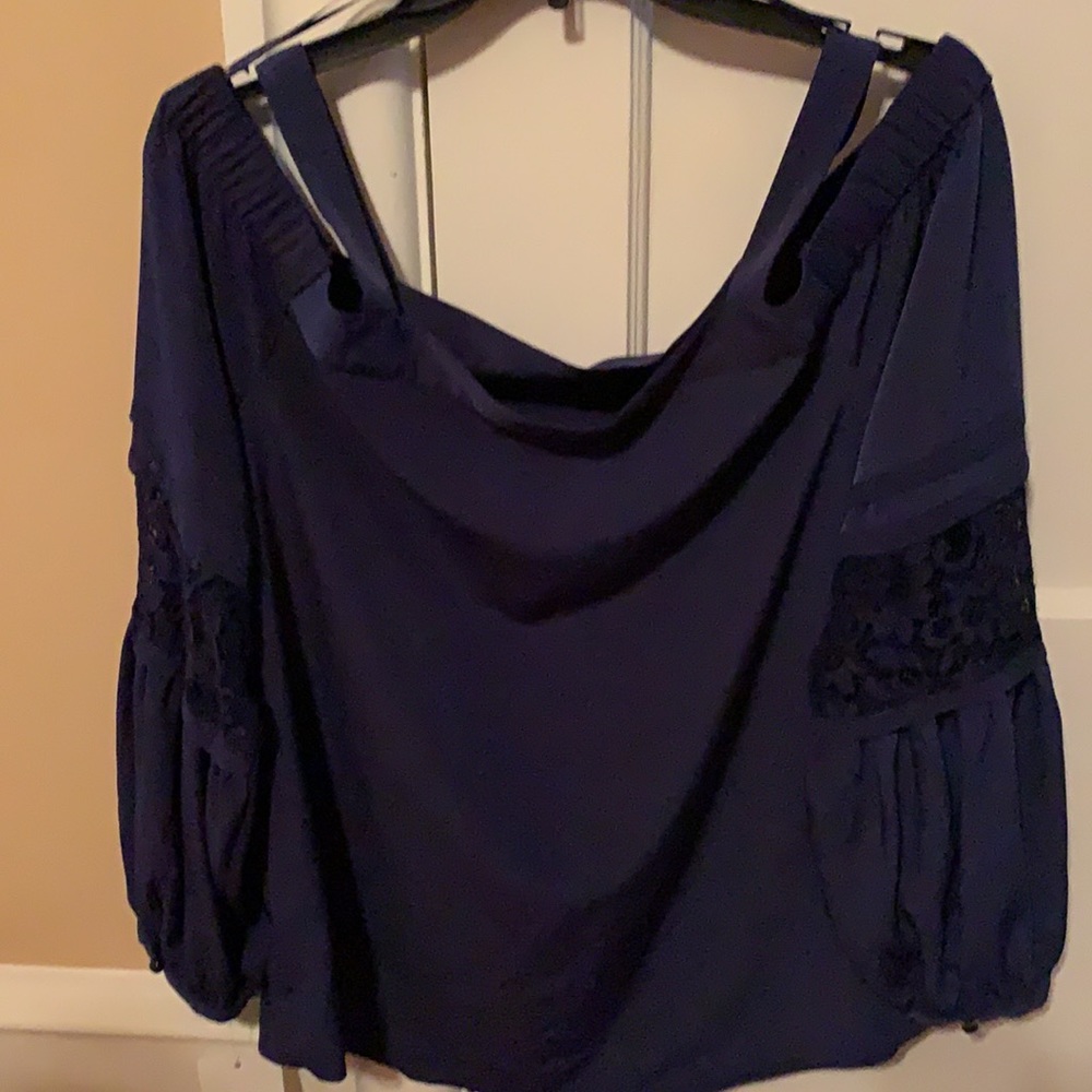 NWT Thalia Soda Blue Cold Shoulder Blouse Large